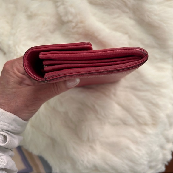 CHANEL
Goatskin CC Large Clover Charm Bi-fold with Chanel dust bag - Picture 9 of 13